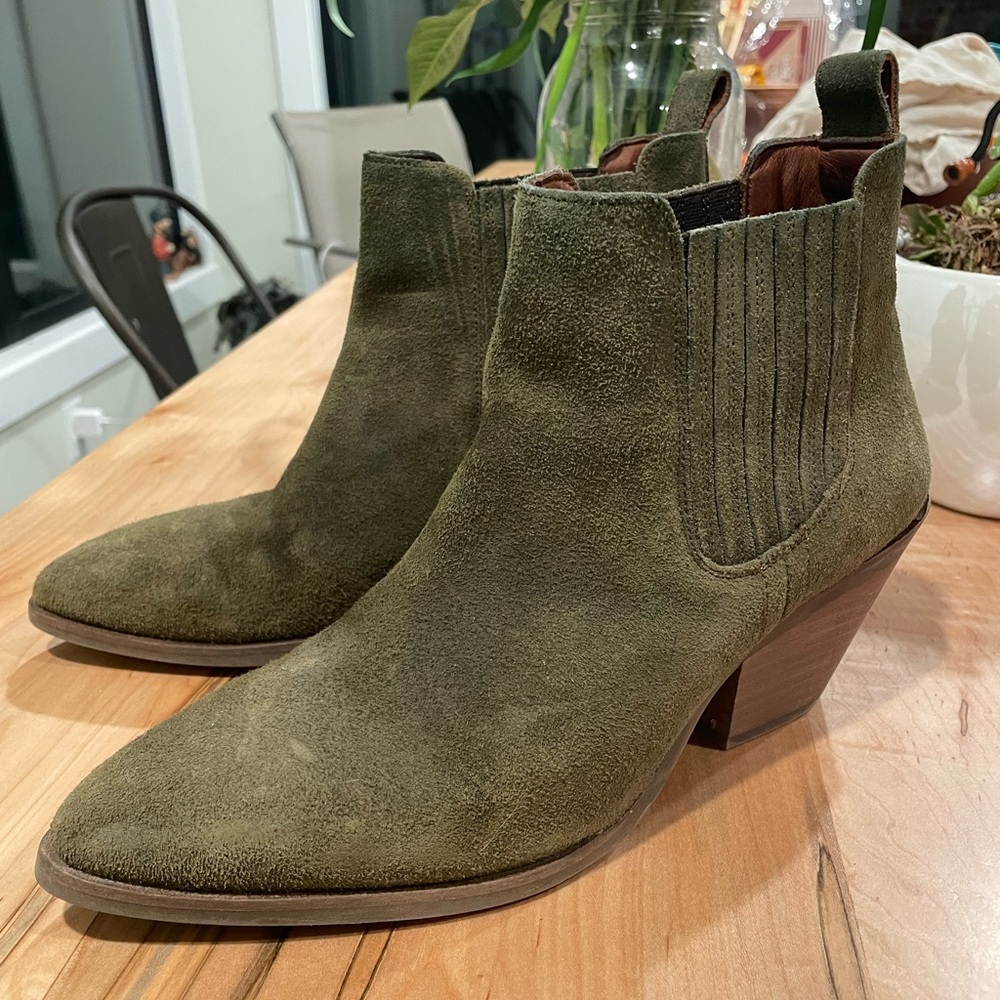 Portland Leather Patina suede boots. 8.5 EUC